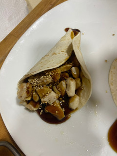 Una foto de Taco con pollo soja con salsa teriyaki