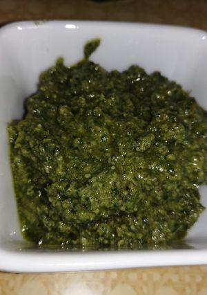 Una foto de Pesto de hojas de zanahoria 🥕