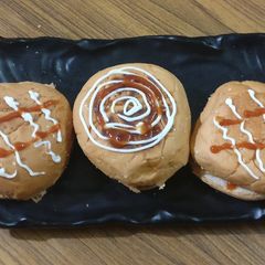 A picture of Pizza burger.