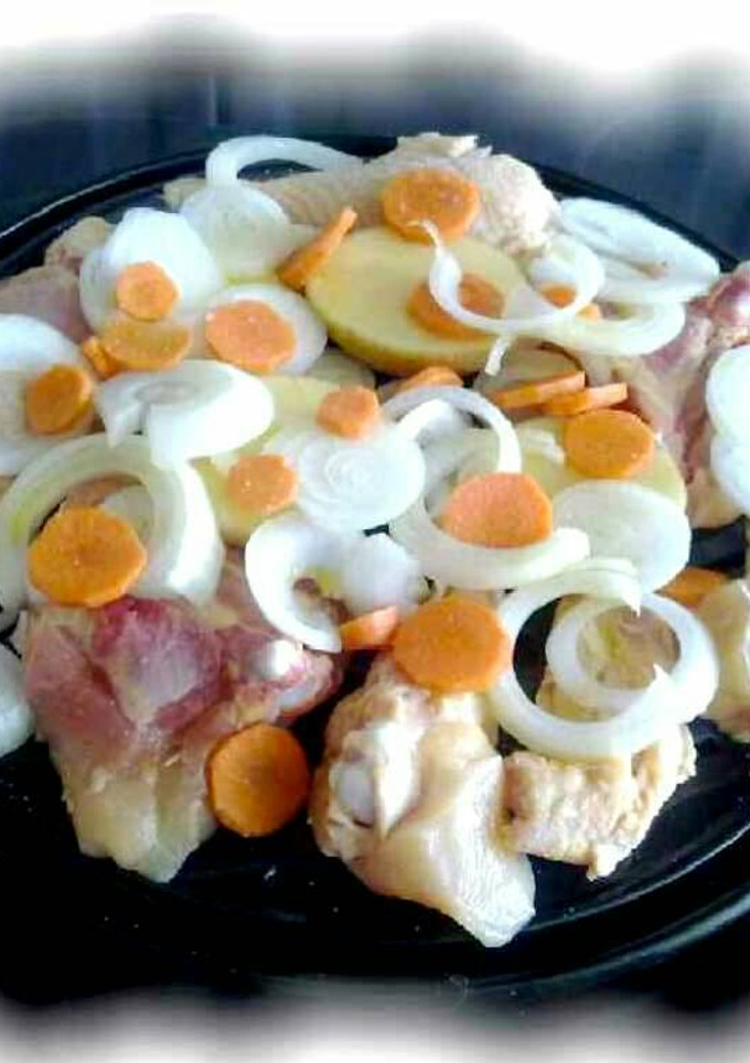 Una foto de Pollo al horno con verduras