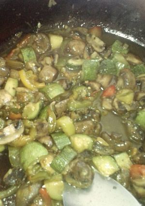 Una foto de Champiñones con chintomas y calabacitas