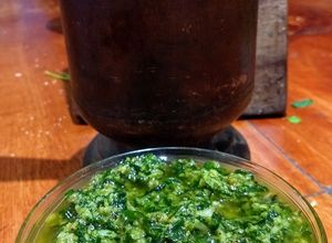 Una foto de Pesto hecho en mortero
