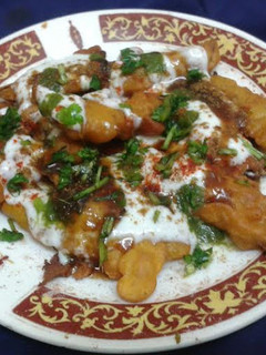 A picture of Green peas peels pakoda chat.