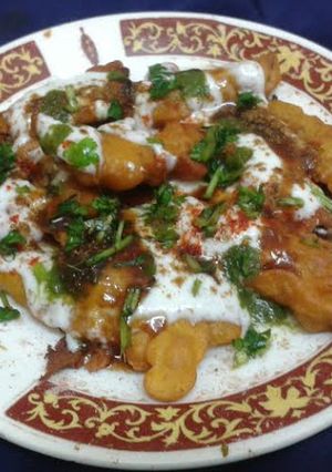 A picture of Green peas peels pakoda chat.