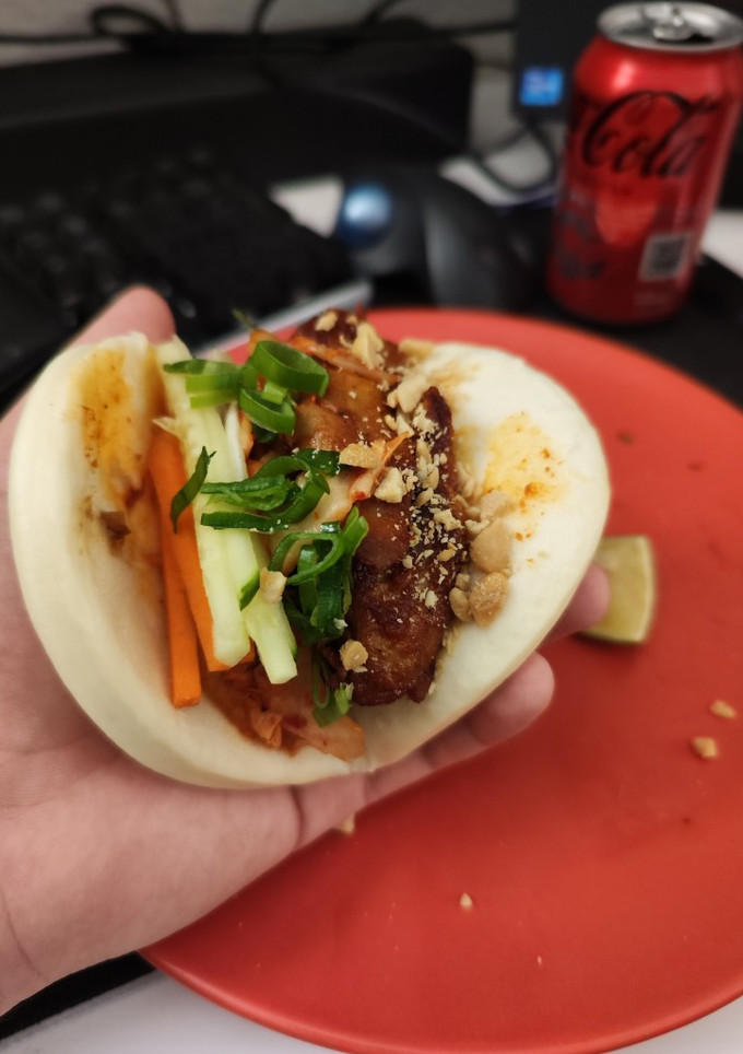 Una foto de Baos de heura macerada en Gochujang