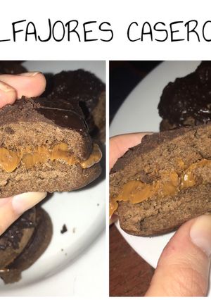 Una foto de Alfajores de chocolate caseros
