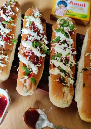 চিকেন হট্ ডগ (chicken hot dog recipe in Bengali) রেসিপির প্রধান ছবি