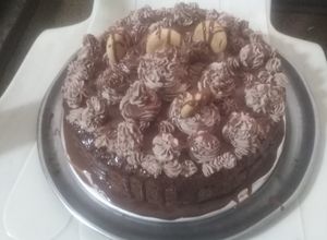 صورة لوصفة كيك شوكولا بكريمة الجاناش