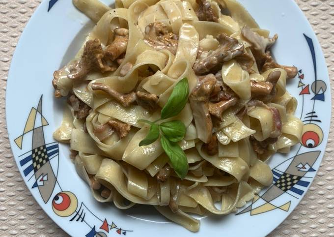 Bandnudeln mit Pfifferlingen in Sahne