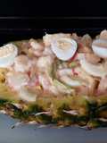 Cóctel de piña rellena con rape y gambas