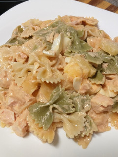 Una foto de Ensalada de pasta tricolor