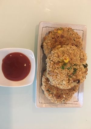A picture of Instant noodle cutlet/burger.