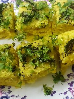 खमण ढोकळा (khaman dhokla recipe in marathi) रेसिपी चे मुख्य फोटो