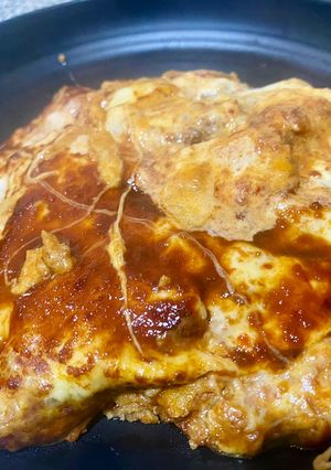 Una foto de Pastel Azteca con Guajillo