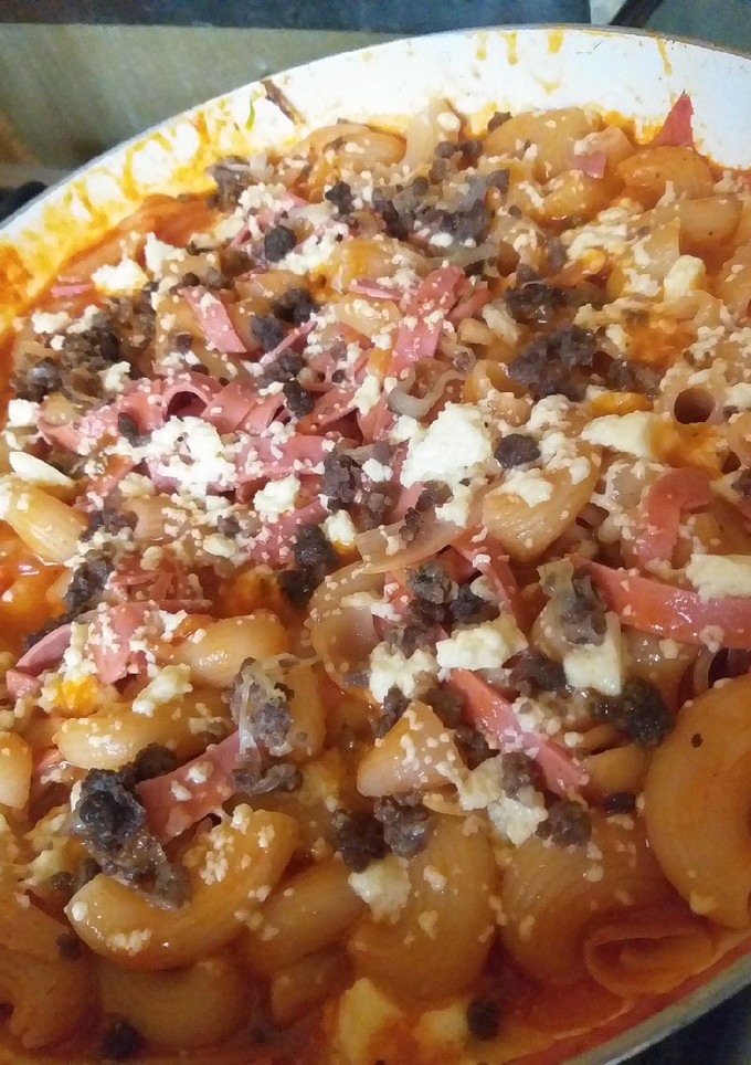 Una foto de Pasta con carne y queso!¡🍜