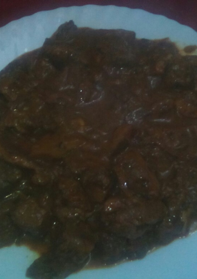 Una foto de Venado en salsa con níscalos