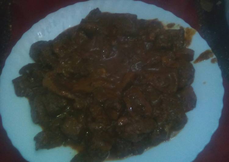 Venado en salsa con níscalos