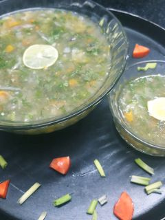 લેમન કોરીએન્ડર વેજીટેબલ સૂપ રેસીપી મુખ્ય ફોટો