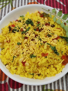 બટાકા પૌવા (Bataka Poha Recipe In Gujarati) રેસીપી મુખ્ય ફોટો