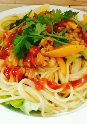Hình của món Mỳ ý sò điệp xào cà chua.