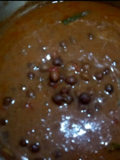 கொண்டைக்கடலை குழம்பு (Kondaikadalai kulambu recipe in tamil) செய்முறை முக்கிய புகைப்படம்