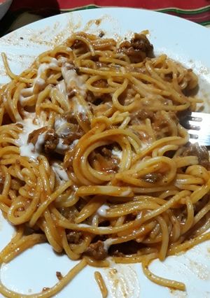 Una foto de Spagettis a la boloñesa
