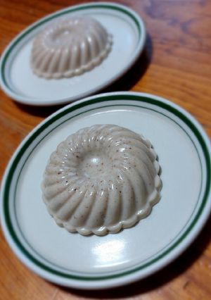 A picture of Three Milks Gelatin with Pecans.