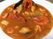 Una foto de sopa chirlas