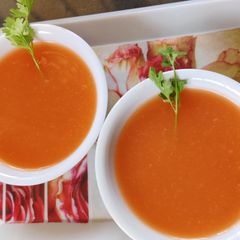 A picture of Bottle gourd tomato soup.