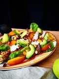 Salade composée : avocat - viande grillée