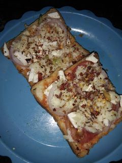 ब्रेड पिज़्ज़ा (Bread pizza recipe in Hindi) रेसिपी मुख्य फोटो