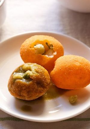 A picture of Suji ke Golgappe.