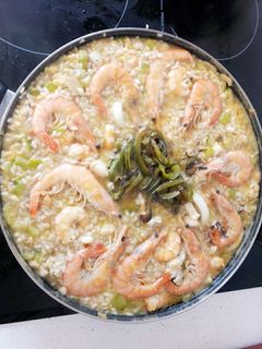 Una foto de Arroz con rape, langostinos, calamar y calabacín