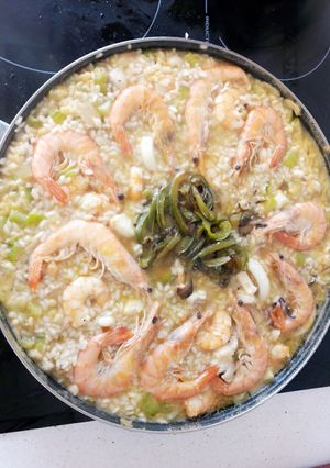 Una foto de Arroz con rape, langostinos, calamar y calabacín