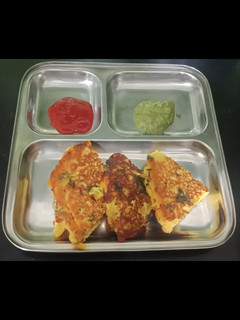 રવા નો હાંડવો (Rava Handvo Recipe In Gujarati) રેસીપી મુખ્ય ફોટો