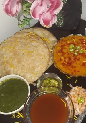 દાલ- પકવાન(dal-pakvan recipe in Gujarati) રેસીપી મુખ્ય ફોટો