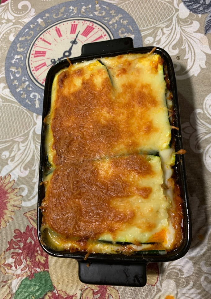 Una foto de Lasaña de calabacín, rellena de atún y queso