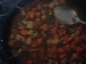 Una foto de carne molida con pure de tomate