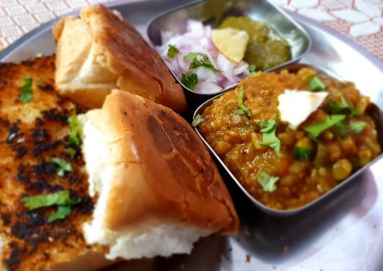 Steps to Make Homemade Pav Bhaji