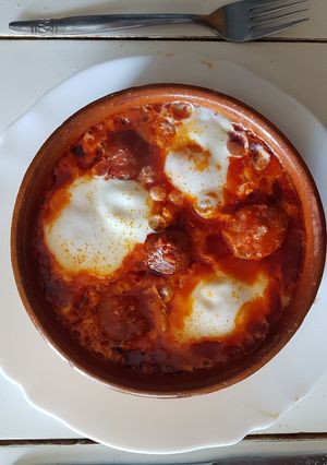 Una foto de 🇪🇸 Huevos al plato con chorizo 🇪🇸