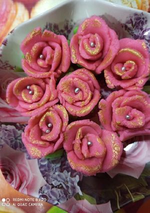 A picture of Golden Rose sweet.