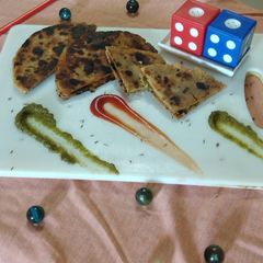 A picture of Stuffed Garlic Chilli Bhakhari.