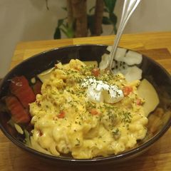 A picture of Loaded Mac and Cheese.