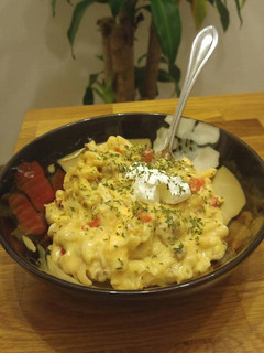 A picture of Loaded Mac and Cheese.