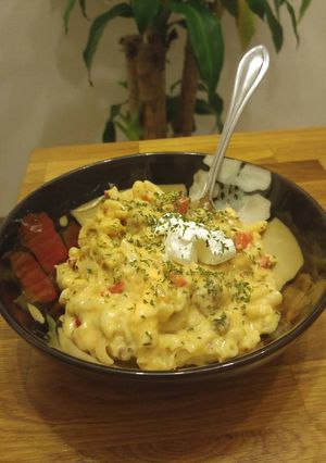 A picture of Loaded Mac and Cheese.