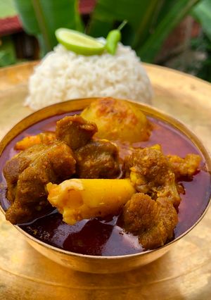 খাসির মাংসের সাবেকি ঝোল(Mutton Curry recipe in Bengali) রেসিপির প্রধান ছবি