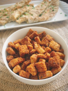 Una foto de Croutons de pan integral al horno