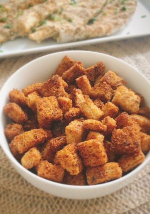 Una foto de Croutons de pan integral al horno