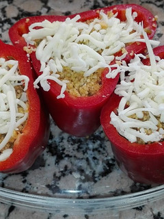 Una foto de Pimiento relleno de carne y cuscús