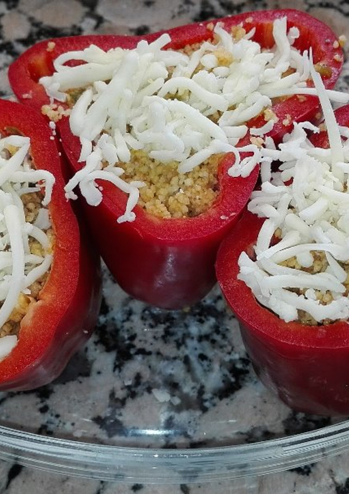 Una foto de Pimiento relleno de carne y cuscús